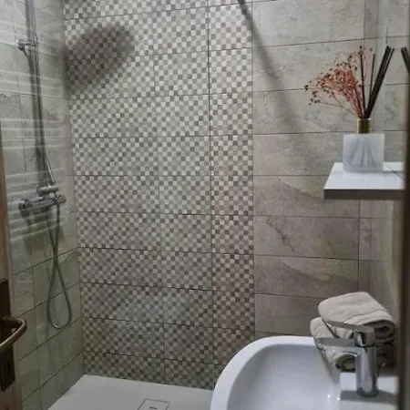 Pr' Tekcu Apartma Dekani